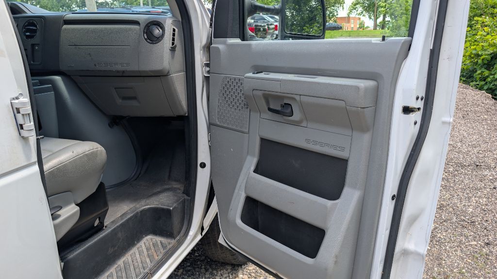 2013 Ford Econoline Image 11