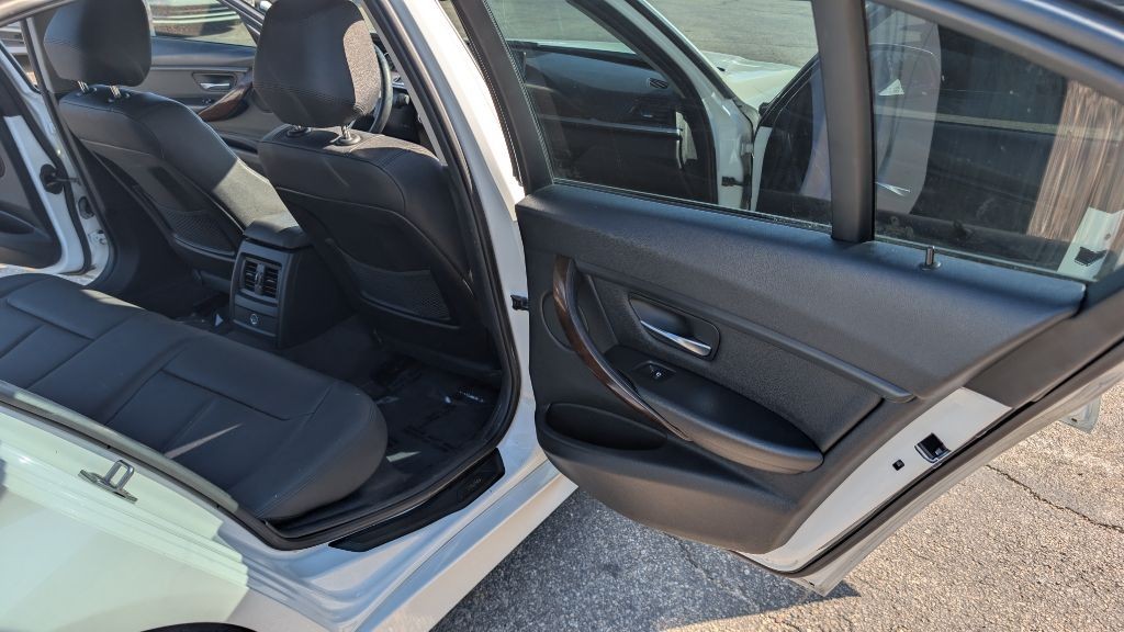 2015 BMW 3 Series Image 9