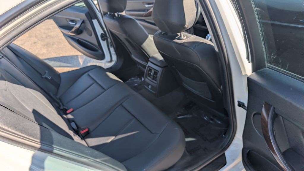 2015 BMW 3 Series Image 10