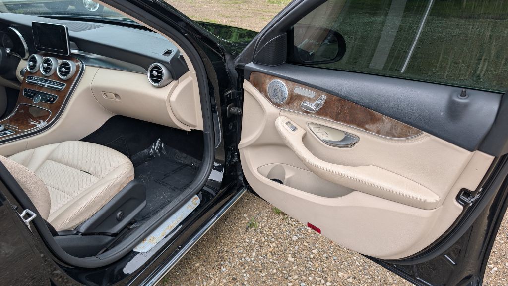 2015 Mercedes-Benz C-Class Image 9