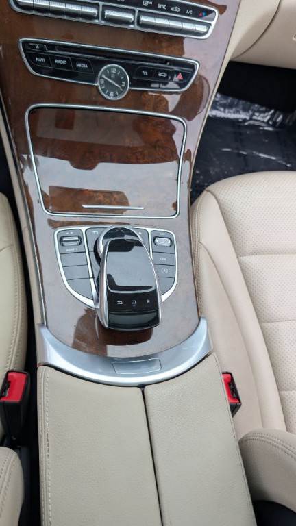 2015 Mercedes-Benz C-Class Image 18