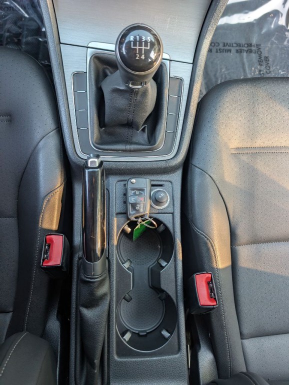 2015 Volkswagen Golf Image 18