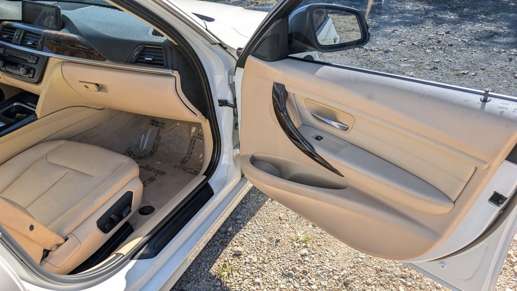 2015 BMW 3 Series Image 9