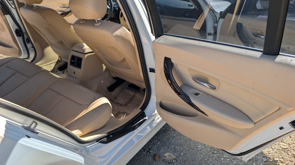 2015 BMW 3 Series Image 10