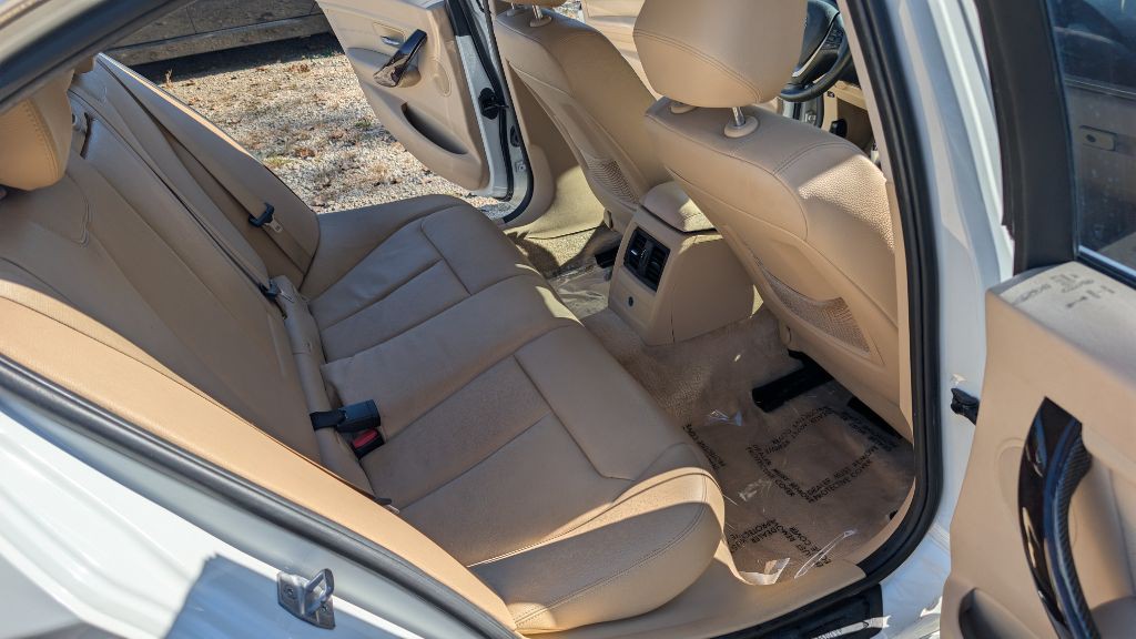 2015 BMW 3 Series Image 11