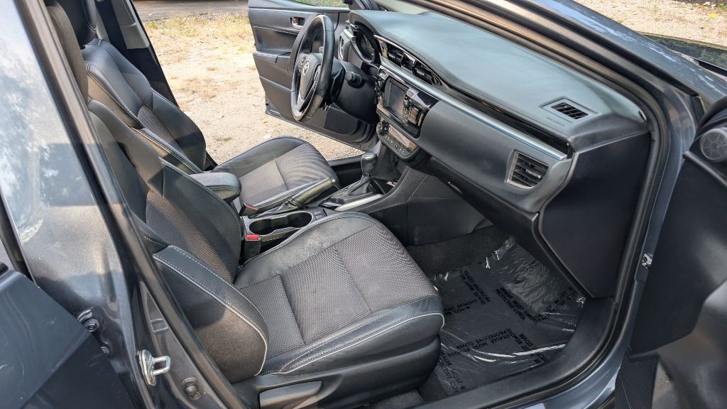2015 Toyota Corolla Image 12