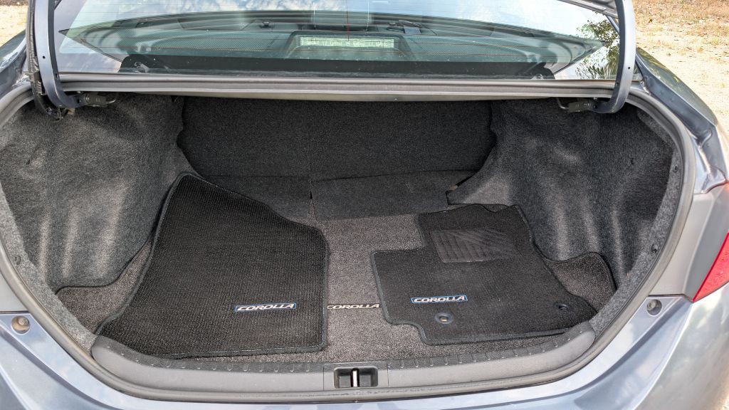 2015 Toyota Corolla Image 16