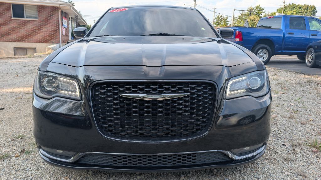 2017 Chrysler 300 Image 2