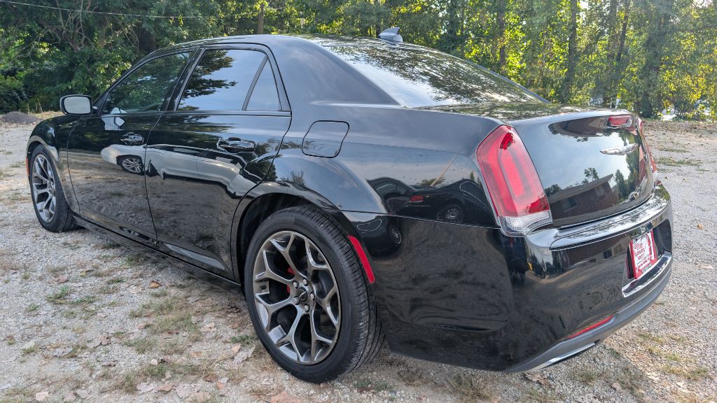 2017 Chrysler 300 Image 4