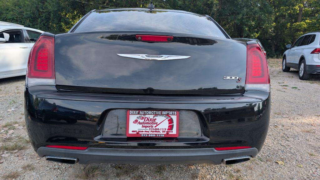 2017 Chrysler 300 Image 5