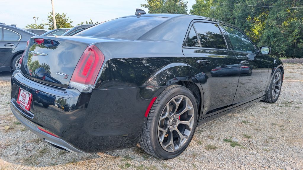 2017 Chrysler 300 Image 6