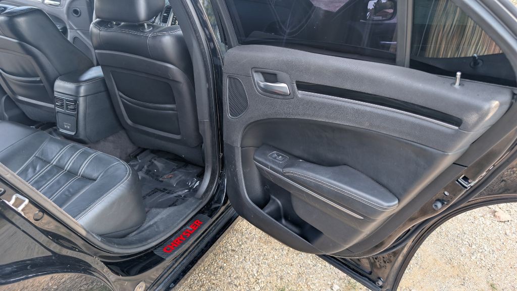 2017 Chrysler 300 Image 10