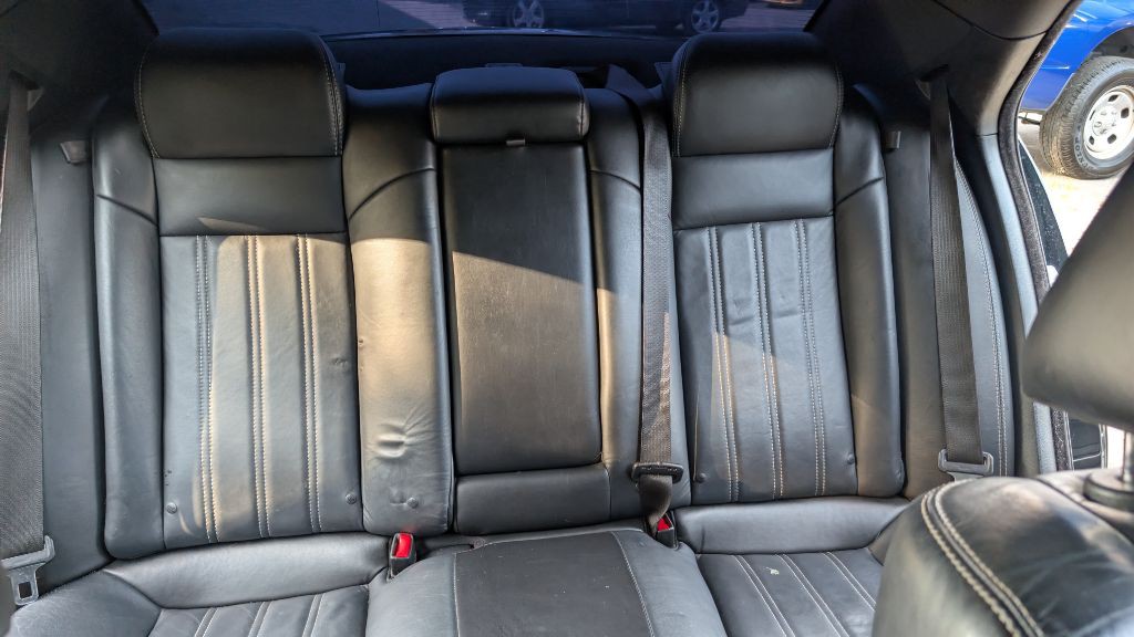 2017 Chrysler 300 Image 12