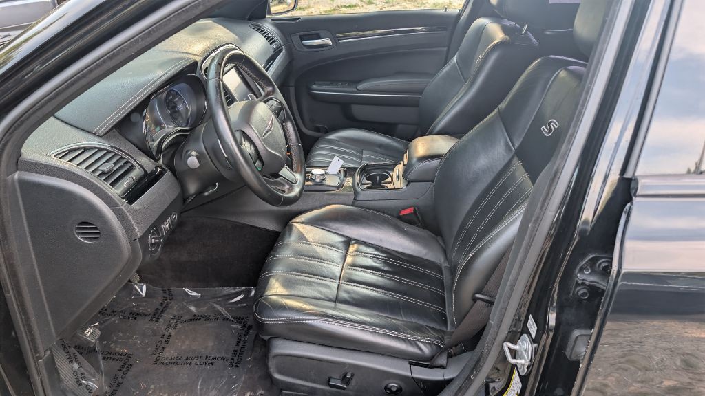 2017 Chrysler 300 Image 13