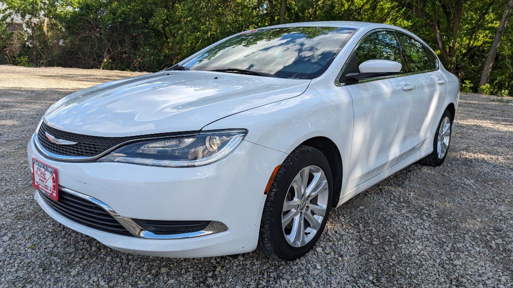 2016 Chrysler 200 Image 3