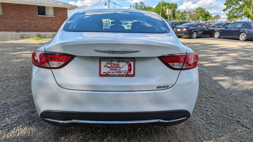 2016 Chrysler 200 Image 5
