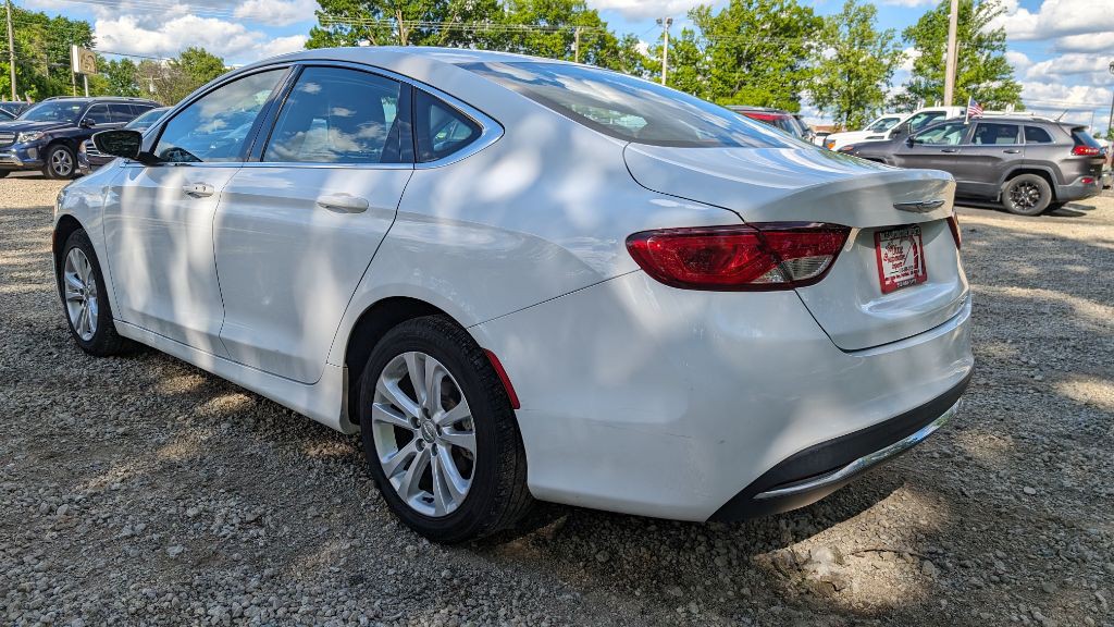 2016 Chrysler 200 Image 6