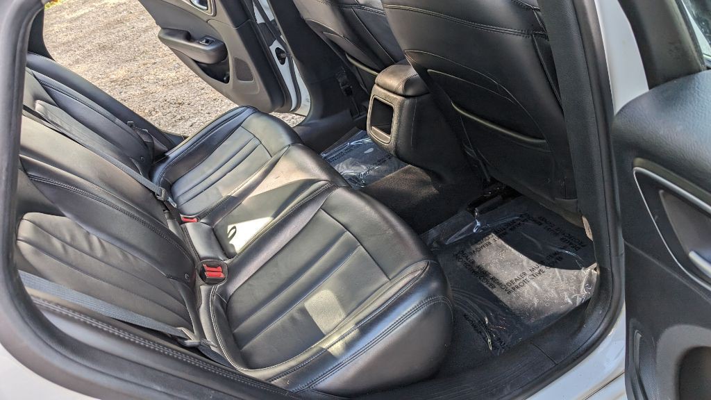 2016 Chrysler 200 Image 11