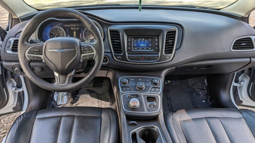 2016 Chrysler 200 Image 13