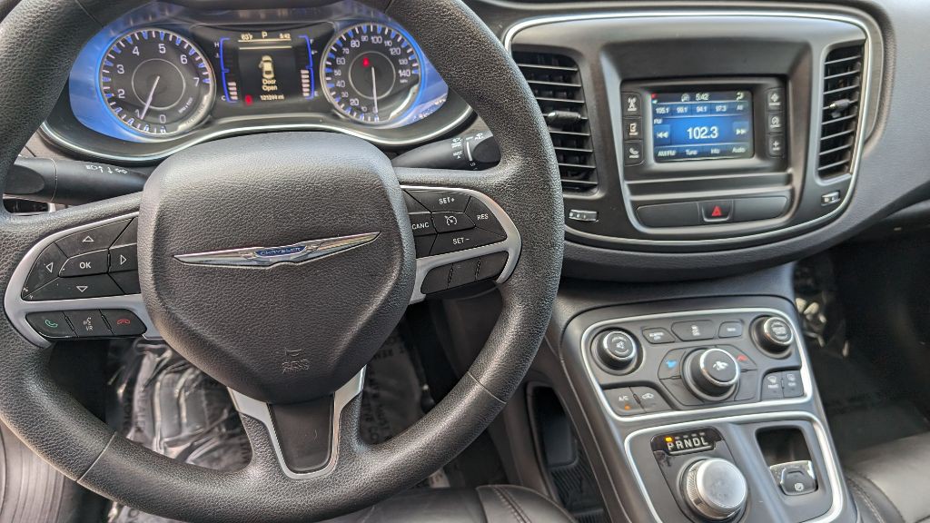 2016 Chrysler 200 Image 14