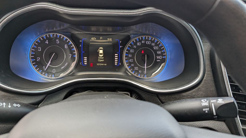 2016 Chrysler 200 Image 15