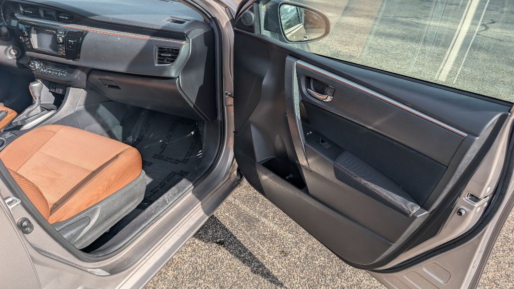 2015 Toyota Corolla Image 9