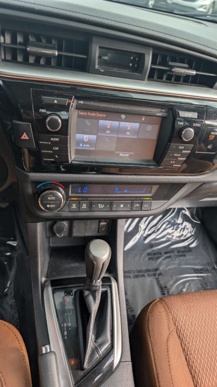 2015 Toyota Corolla Image 17
