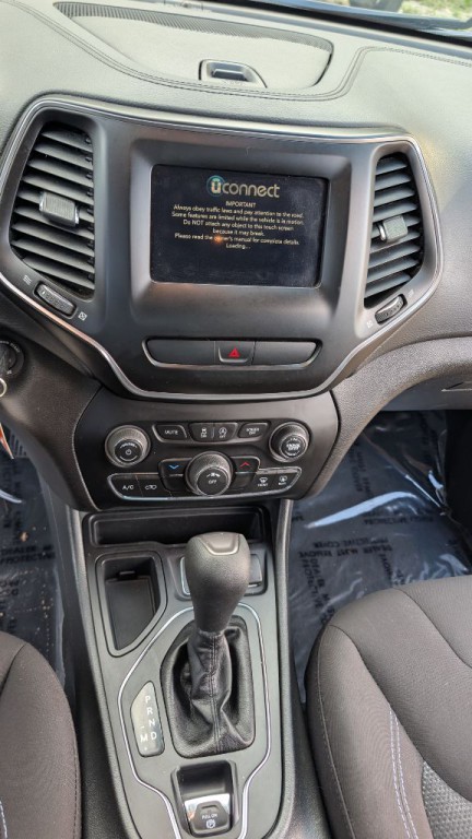 2019 Jeep Cherokee Image 17