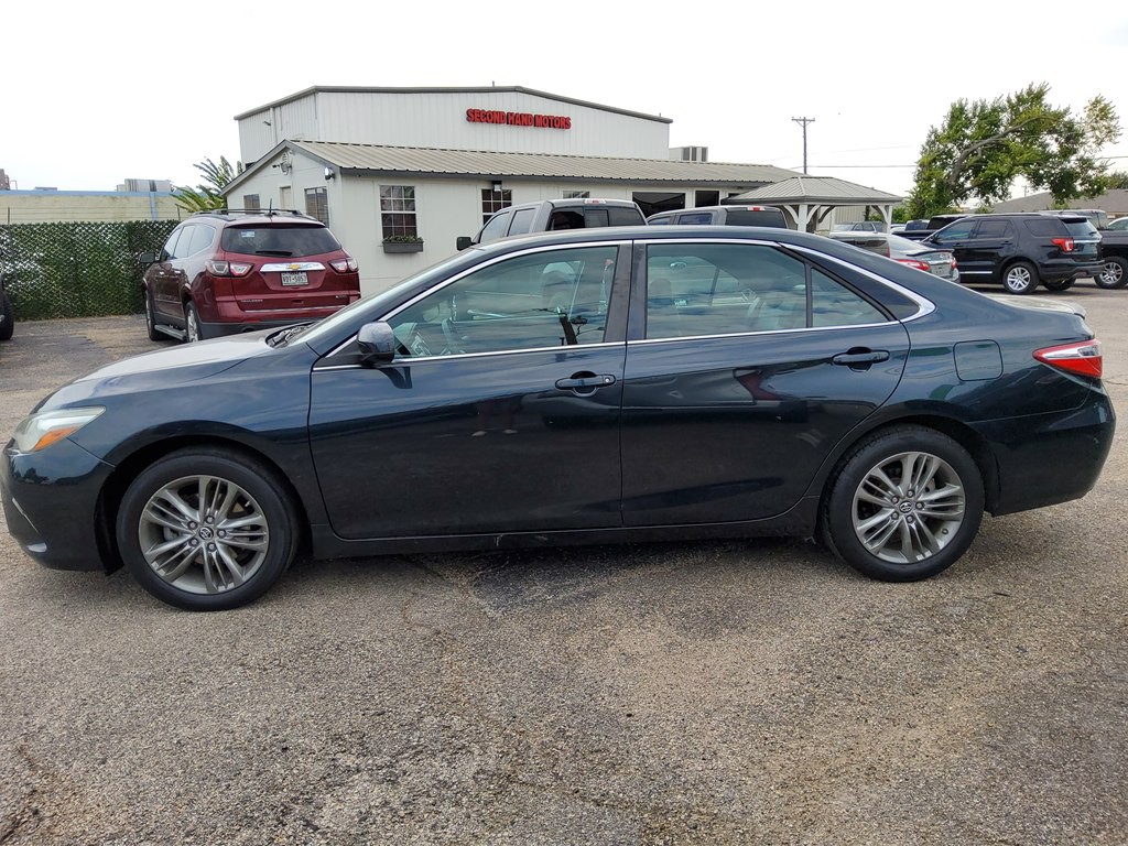 2015 Toyota Camry Image 2