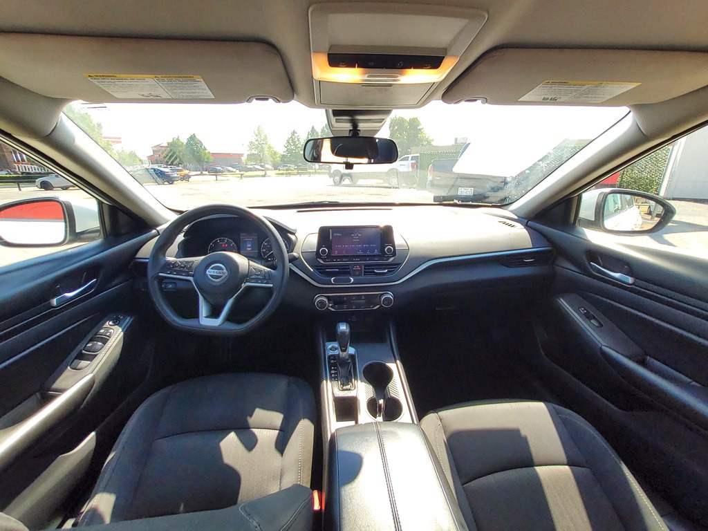 2022 Nissan Altima Image 17