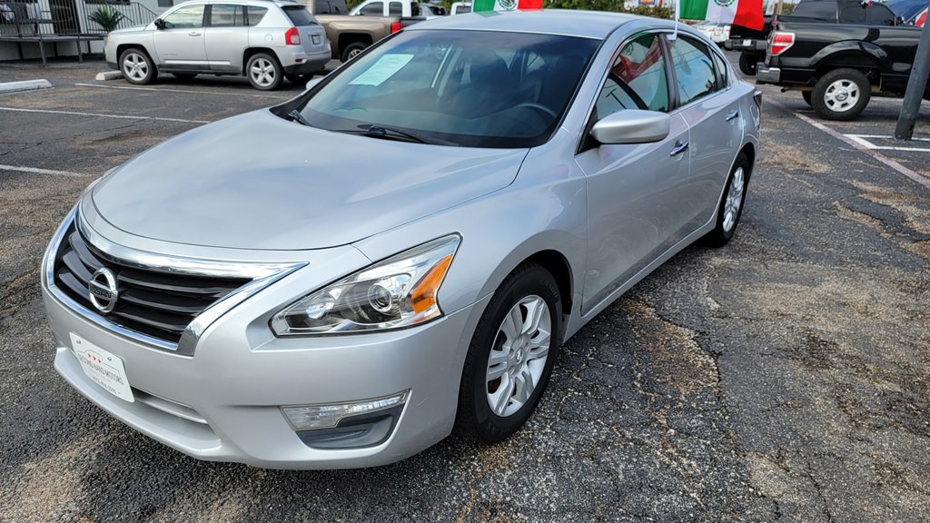 2015 Nissan Altima Image 1