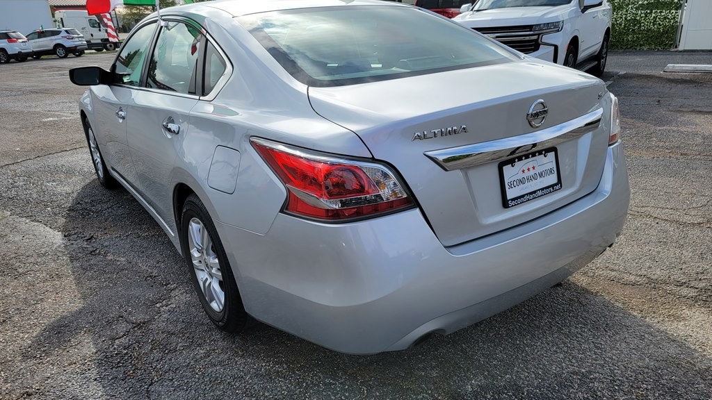2015 Nissan Altima Image 4