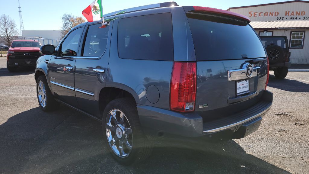 2010 Cadillac Escalade Image 5