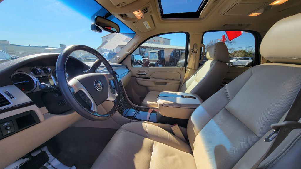 2010 Cadillac Escalade Image 7