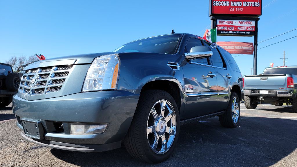 2010 Cadillac Escalade Image 1