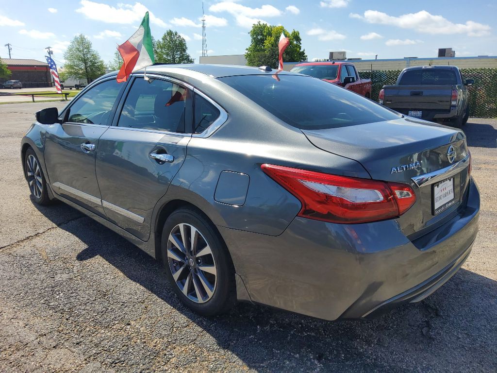 2017 Nissan Altima Image 4