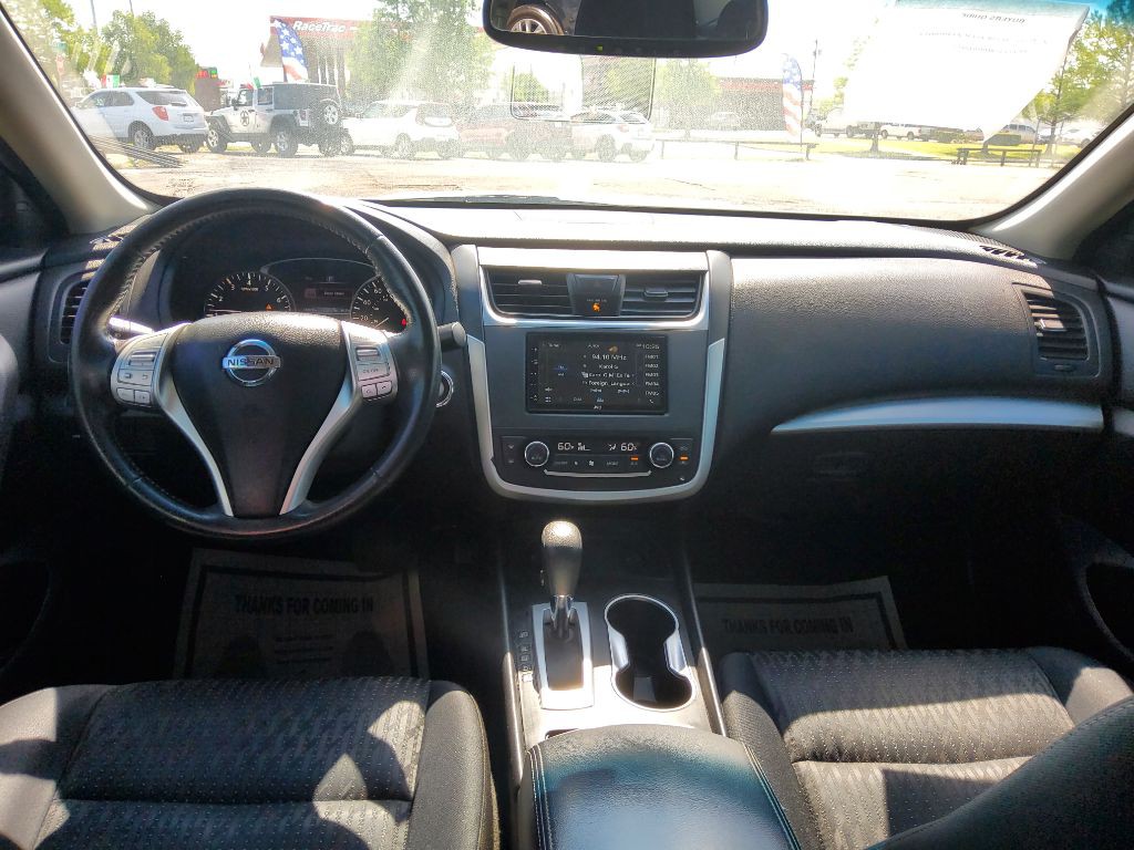 2017 Nissan Altima Image 8