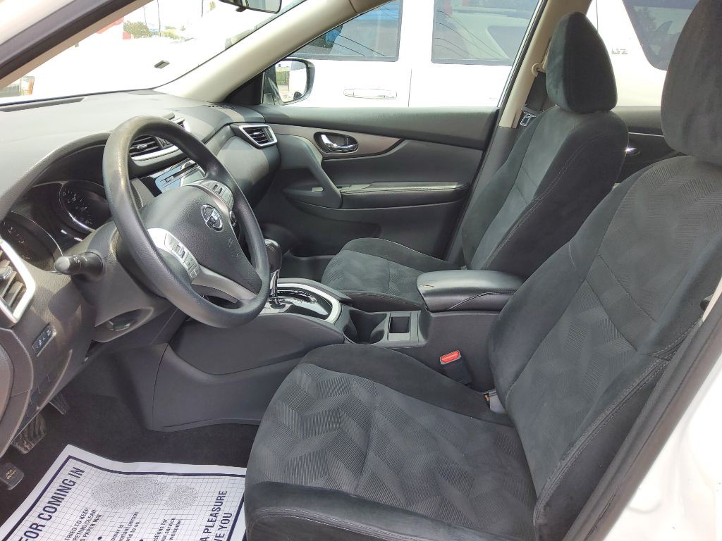 2016 Nissan Rogue Image 2