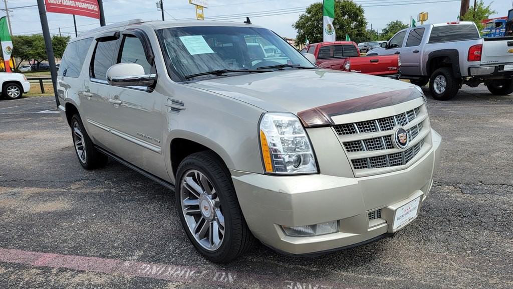 2013 Cadillac Escalade Image 2