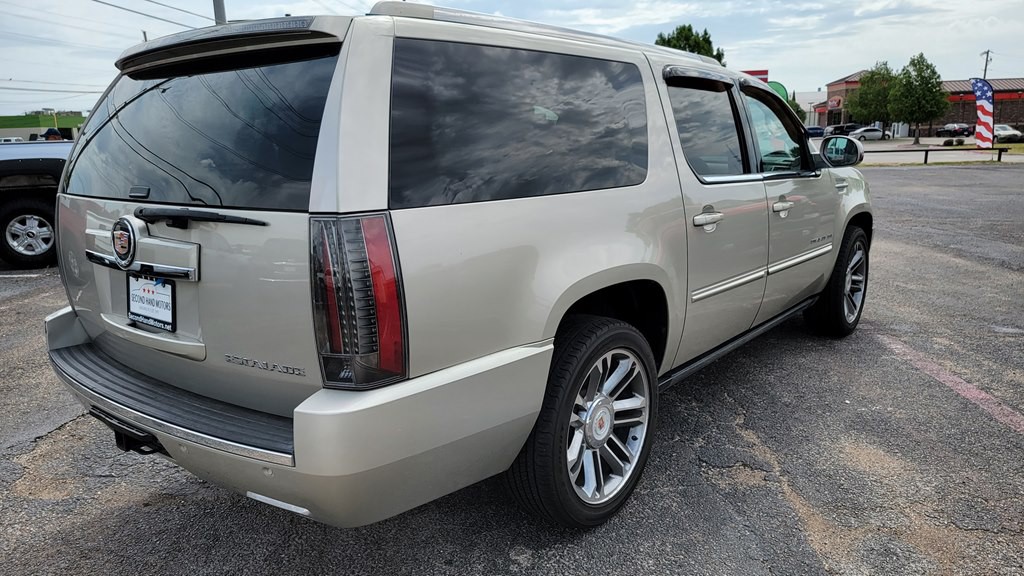 2013 Cadillac Escalade Image 3