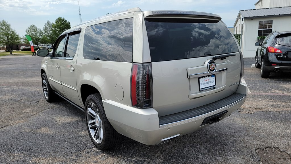 2013 Cadillac Escalade Image 4