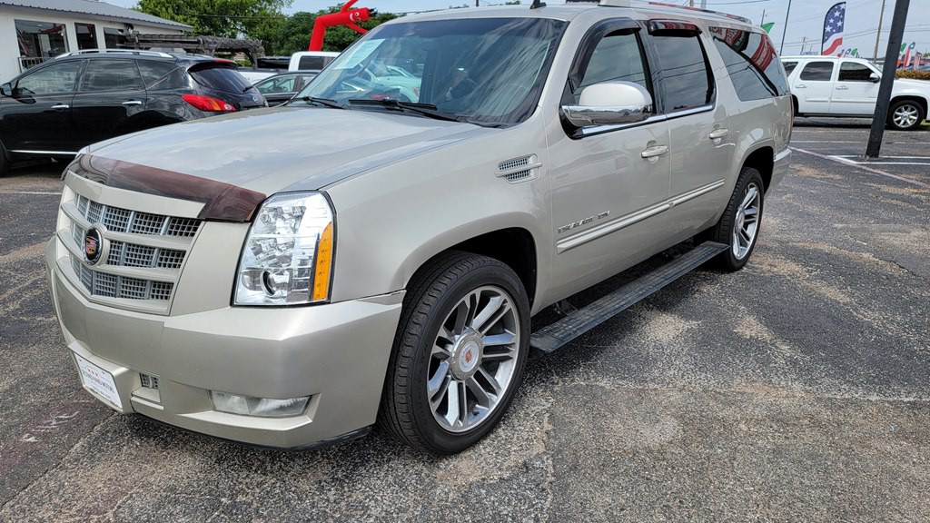 2013 Cadillac Escalade Image 1
