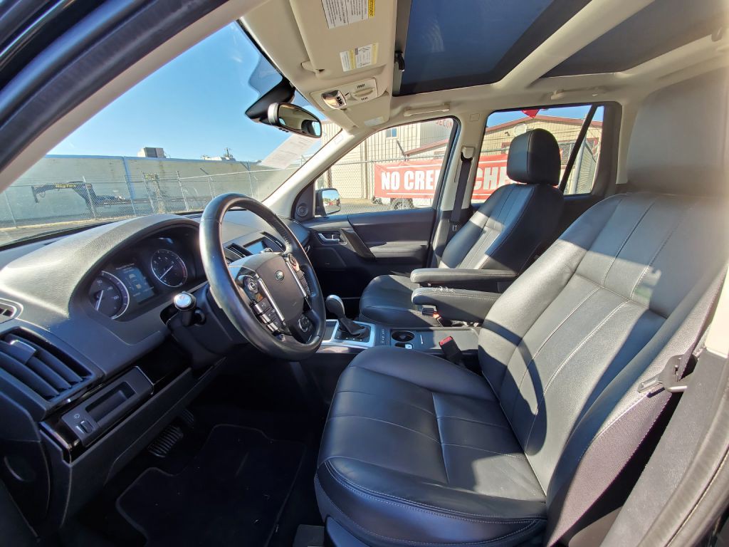 2013 Land Rover LR2 Image 1