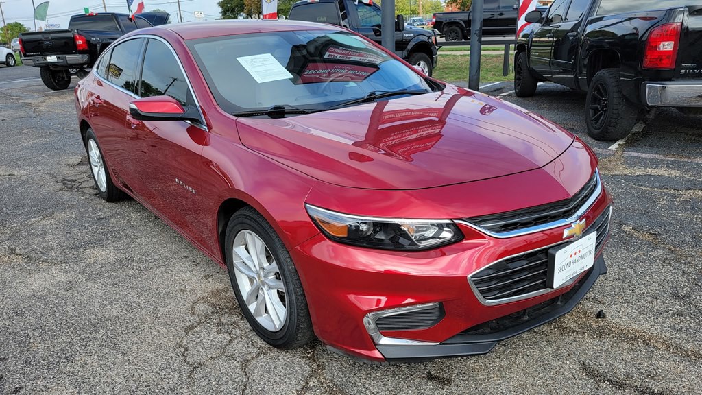 2016 Chevrolet Malibu Image 2