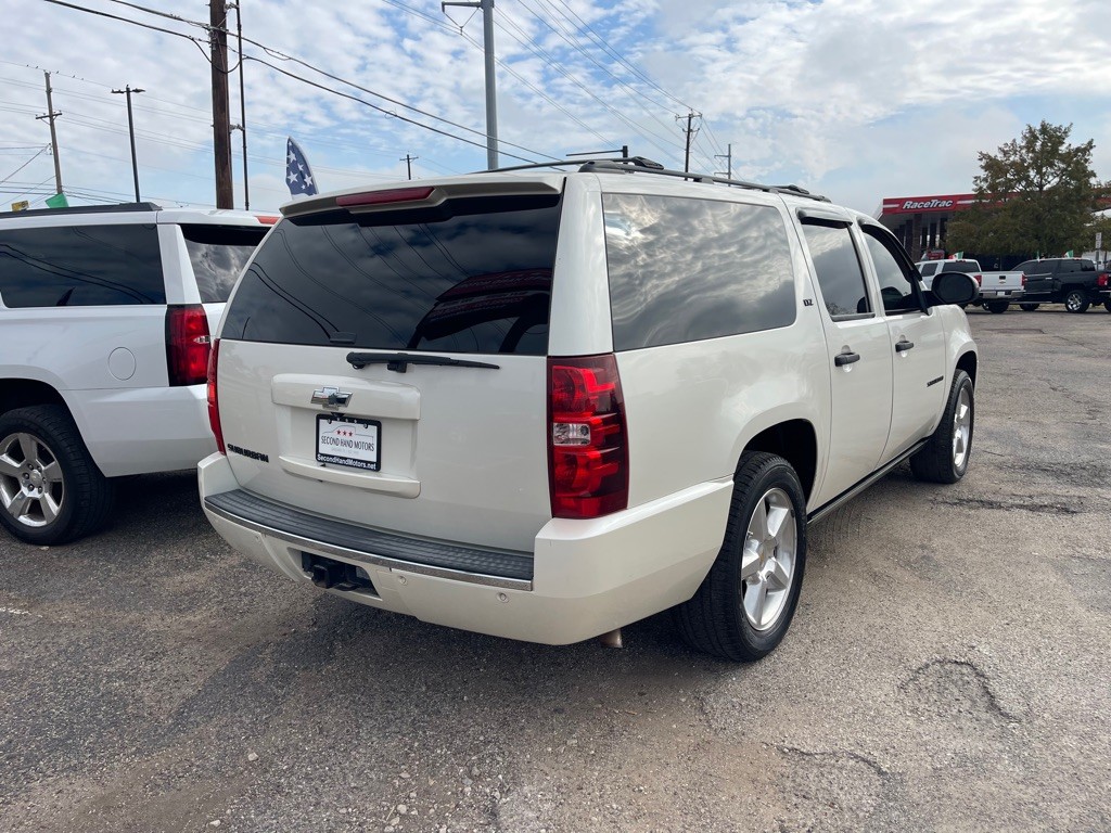 2011 Chevrolet Suburban Image 4
