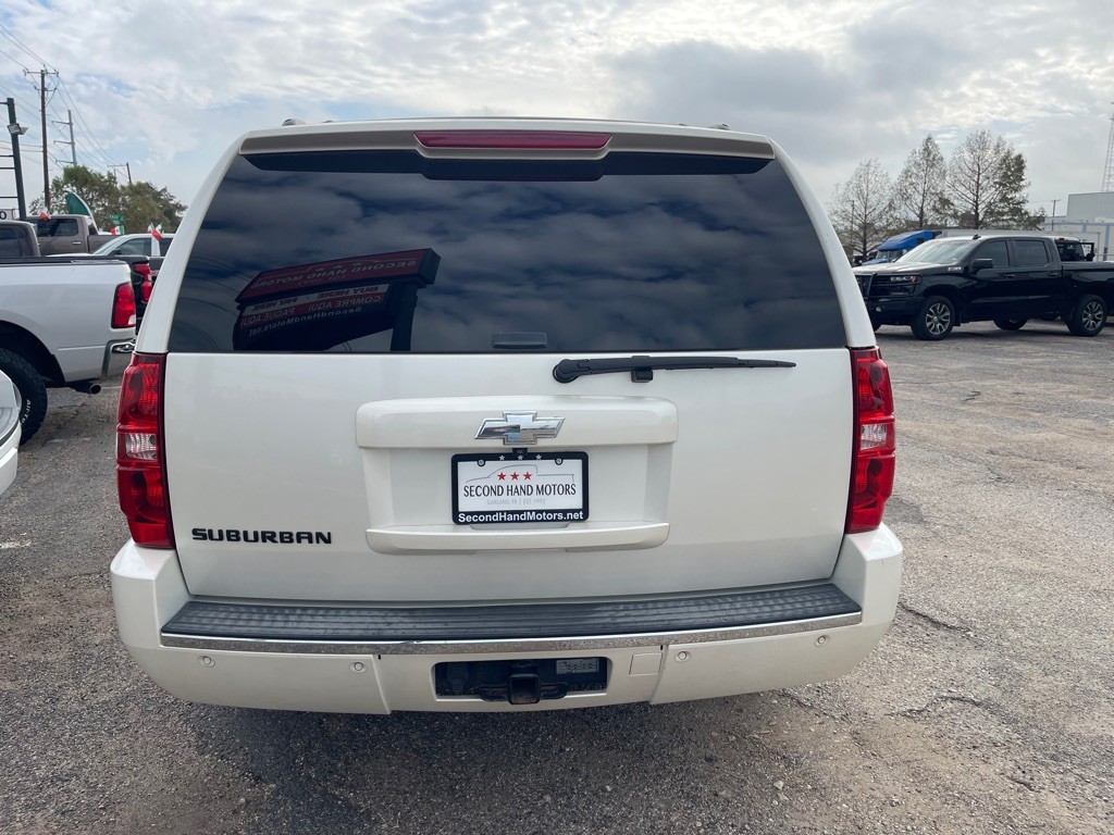 2011 Chevrolet Suburban Image 5