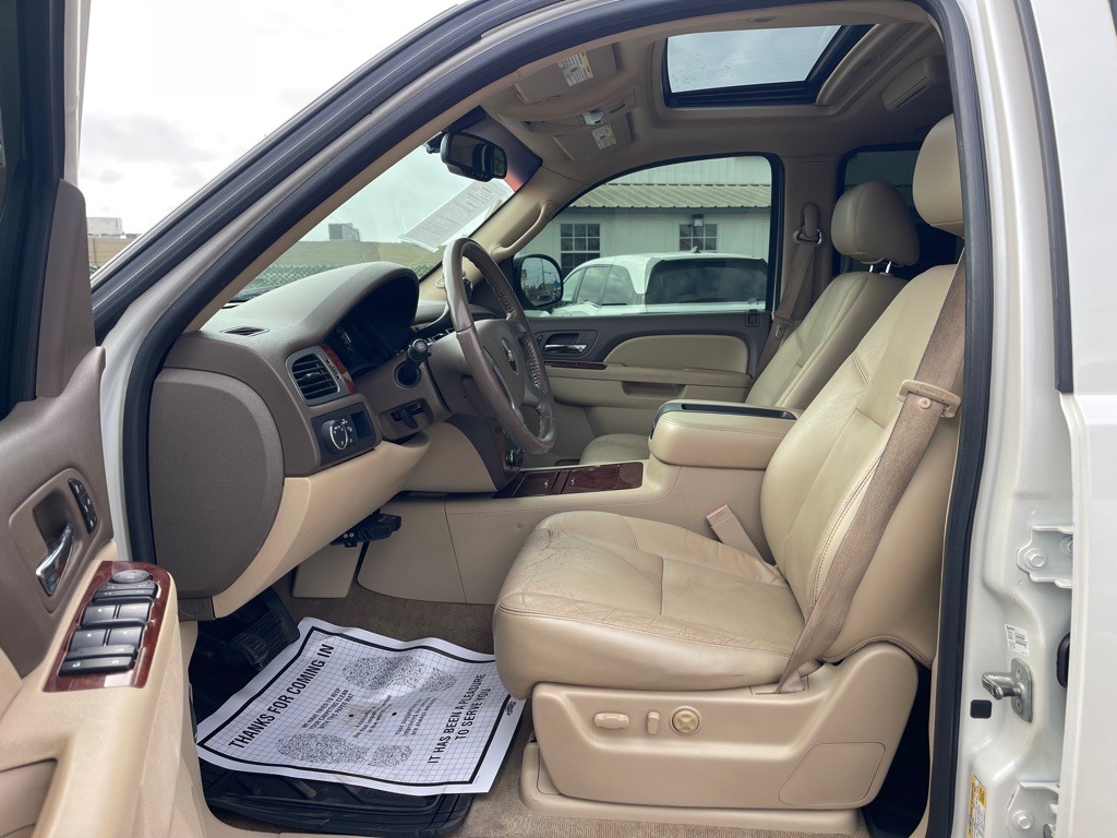 2011 Chevrolet Suburban Image 7