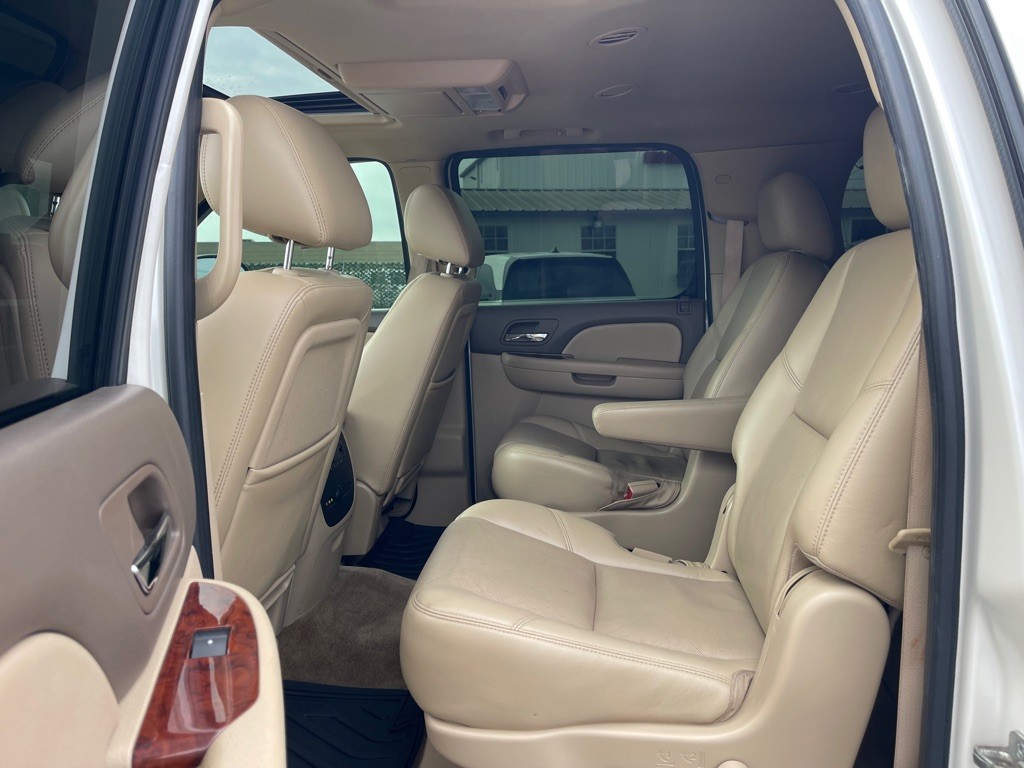 2011 Chevrolet Suburban Image 9