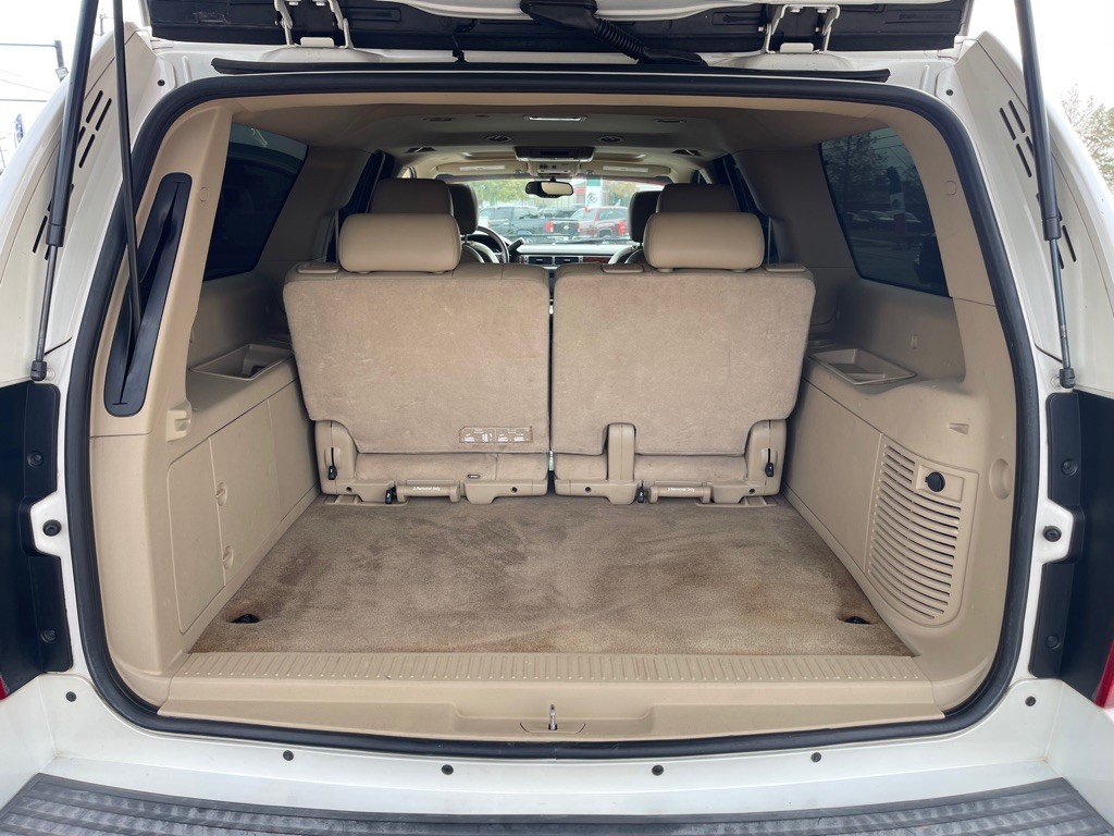 2011 Chevrolet Suburban Image 11
