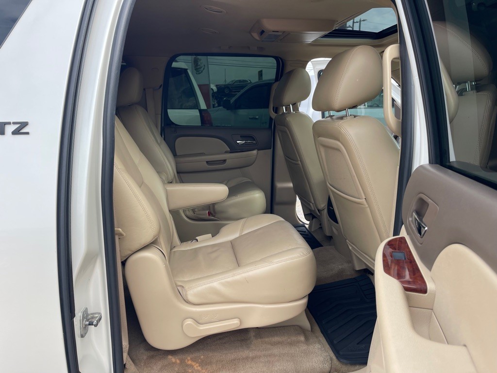 2011 Chevrolet Suburban Image 13